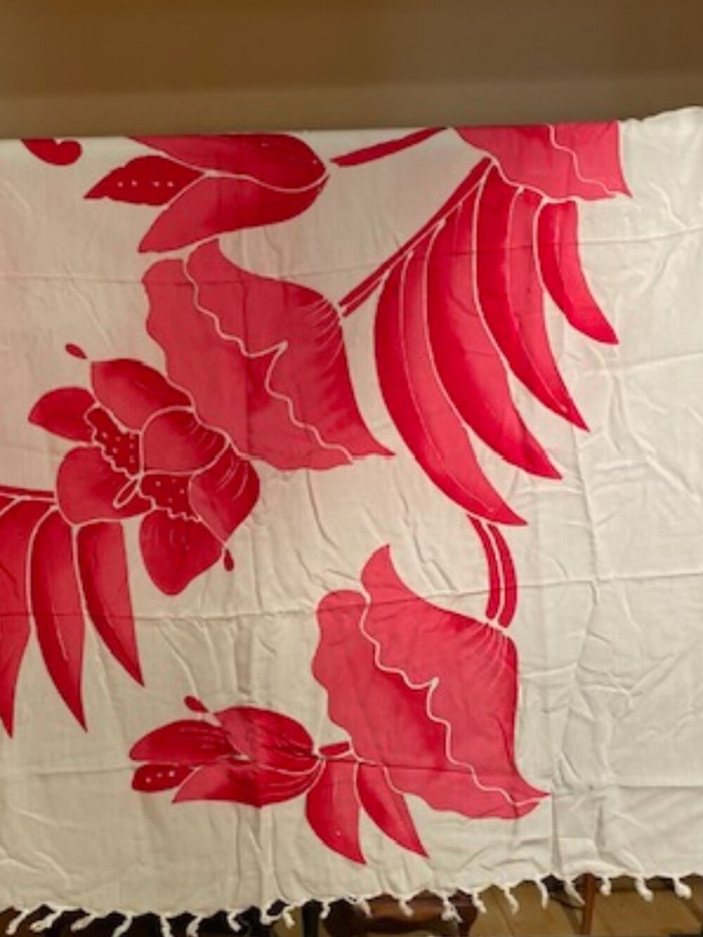 Hawaiian Sarong Pareo Pink White Floral Bold and Beautiful Excellent Shape